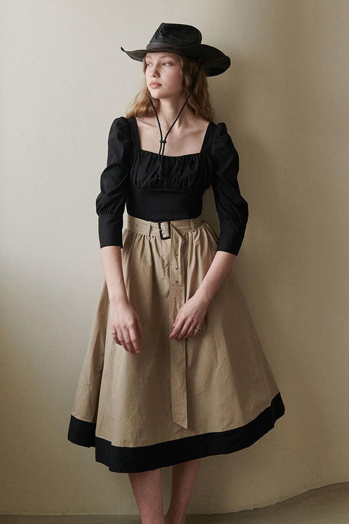 [Sample] Belted flared skirt (beige)